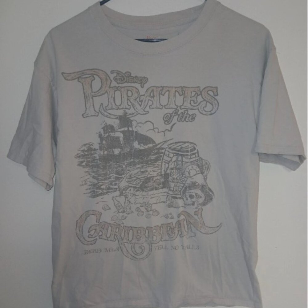 Disney Pirates of the Caribbean T Shirt Large Dead Men Tell No Tales